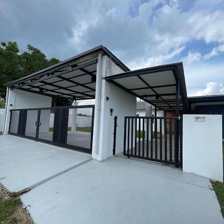 Nur Villa Sg Soi Kuantan Esterno foto